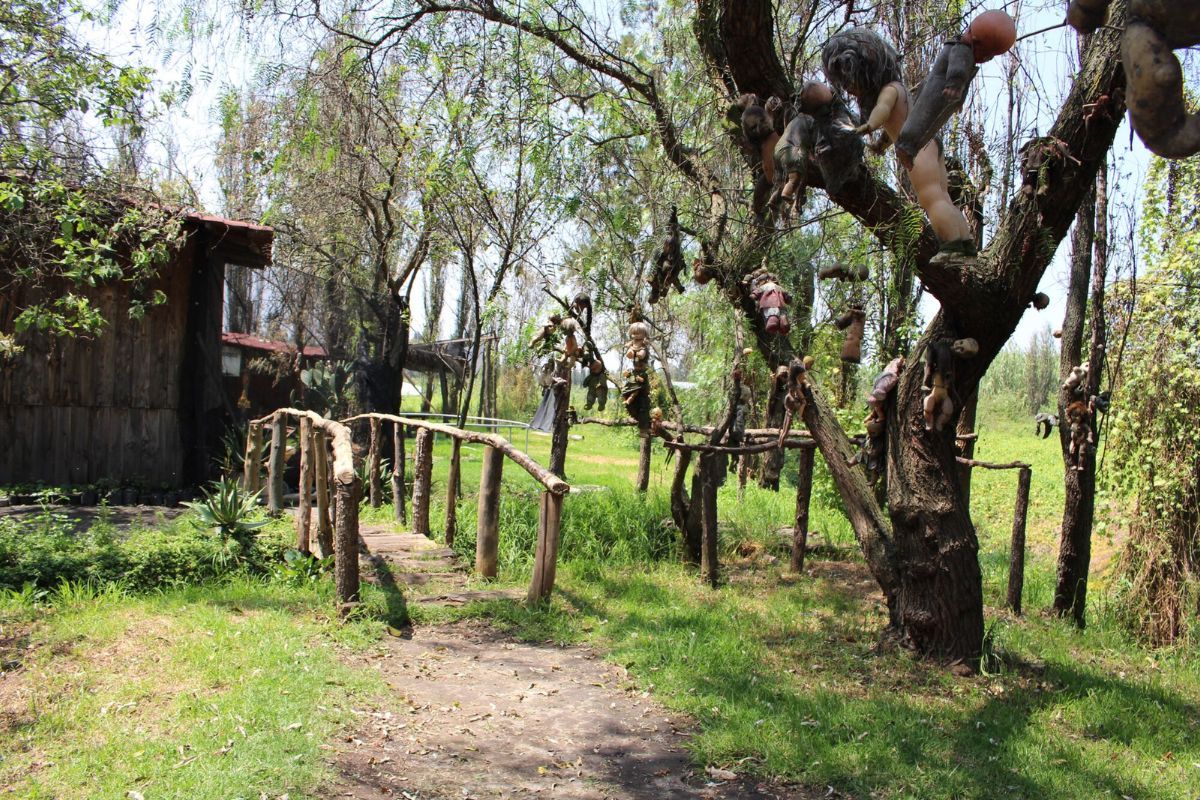 आइलैंड ऑफ़ द डेड डॉल्स