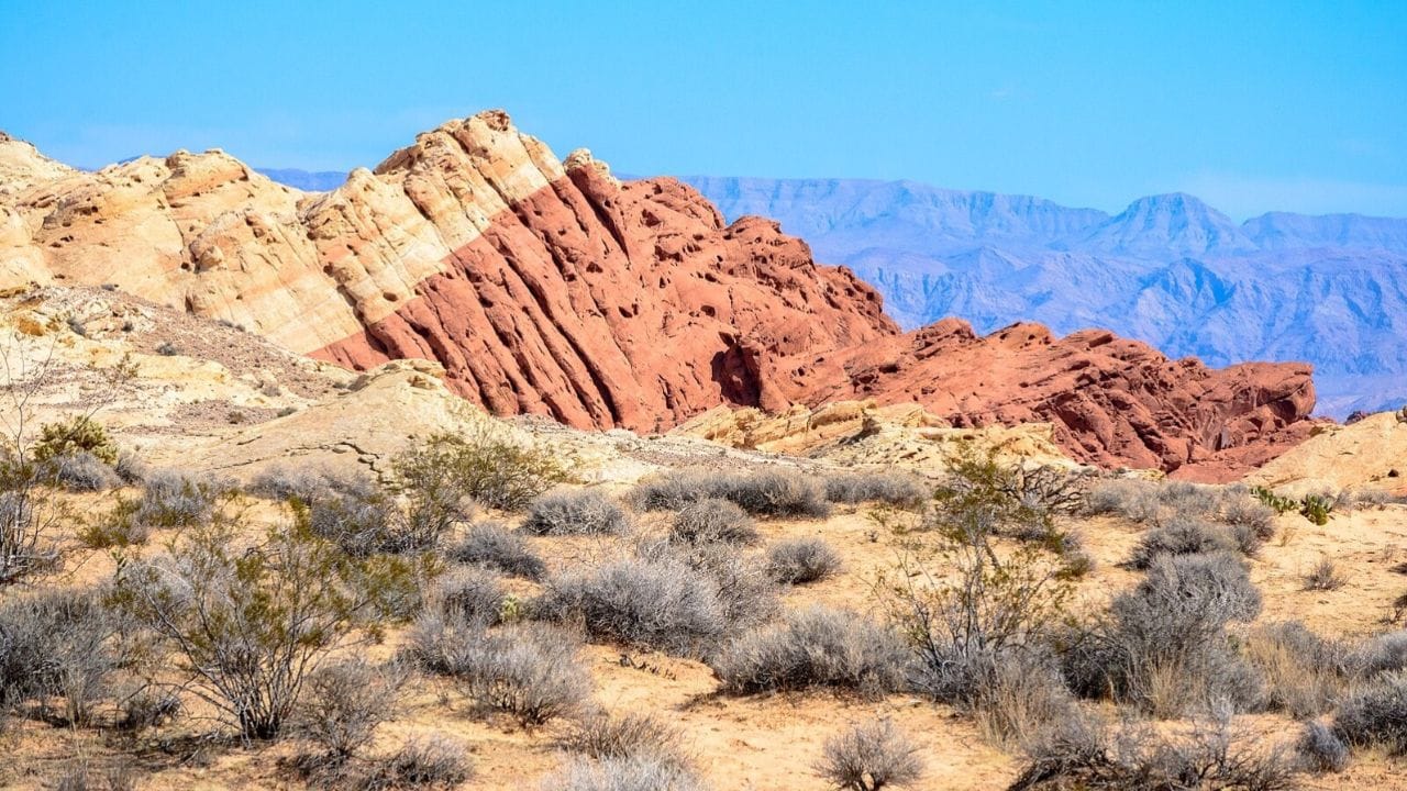 रंगीन पहाड़ियां